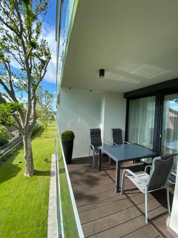 Clyde-Premium Lelle Waterfront Private Apartment バラトンレッレ エクステリア 写真
