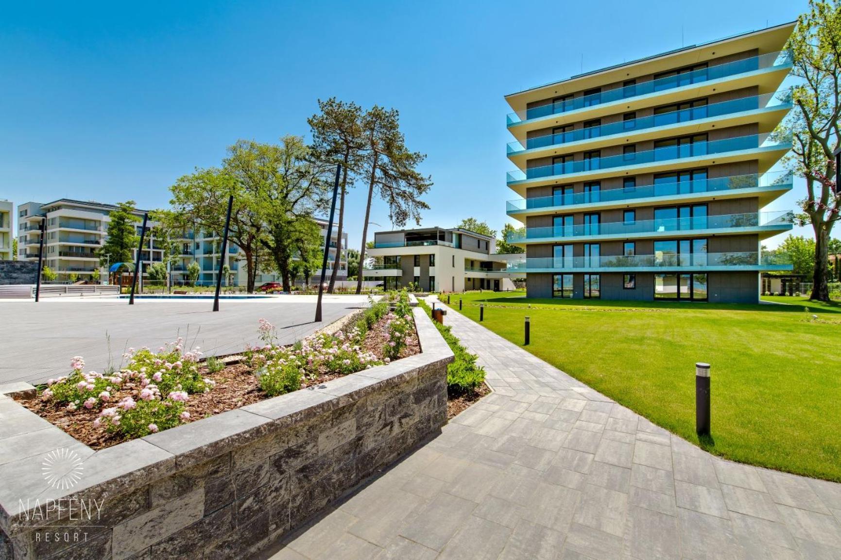 Clyde-Premium Lelle Waterfront Private Apartment バラトンレッレ エクステリア 写真