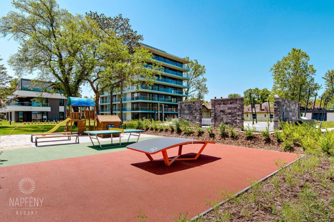 Clyde-Premium Lelle Waterfront Private Apartment バラトンレッレ エクステリア 写真