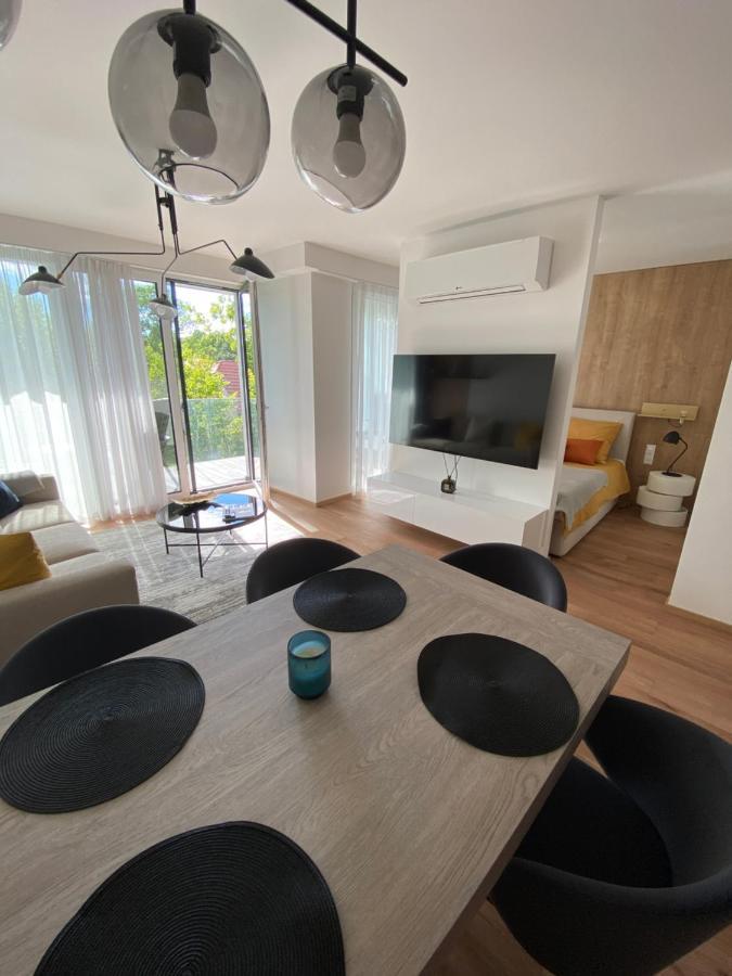 Clyde-Premium Lelle Waterfront Private Apartment バラトンレッレ エクステリア 写真